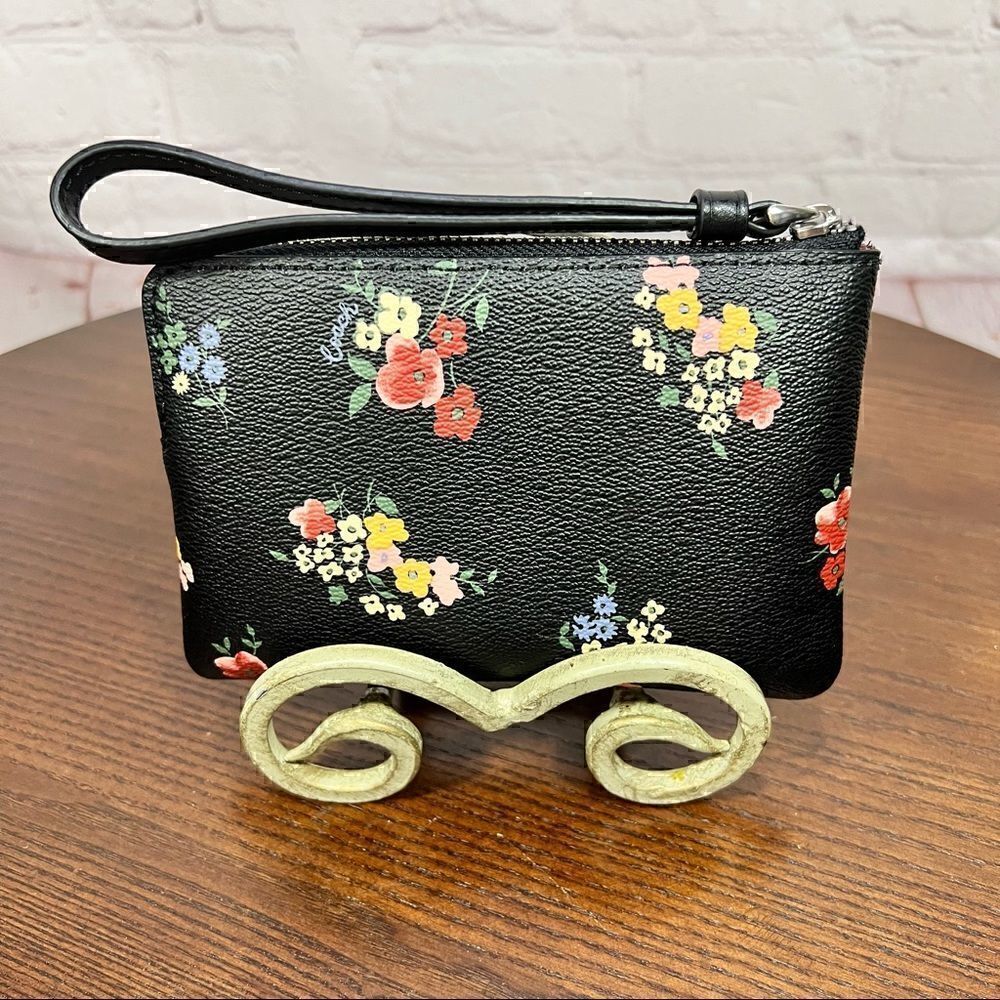 COACH Corner Zip Wristlet In Signature Canvas With Wildflower Print Nwt - Picture 5 of 5